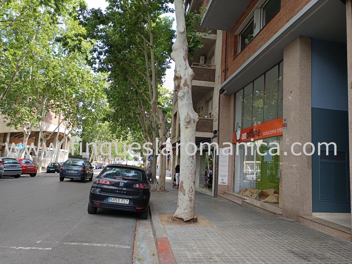 Alquiler en Sabadell, Local Comercial, Sol i Padris Sant Oleguer, 900€